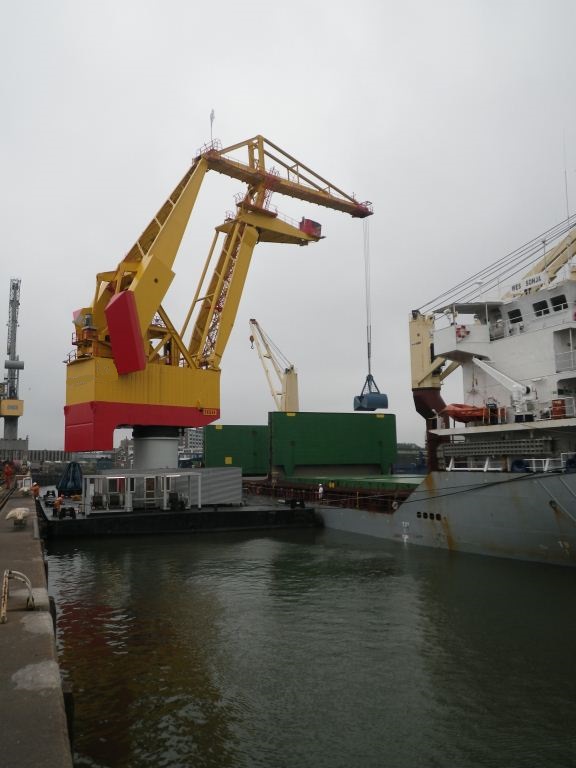 25 Mtons Floating Crane