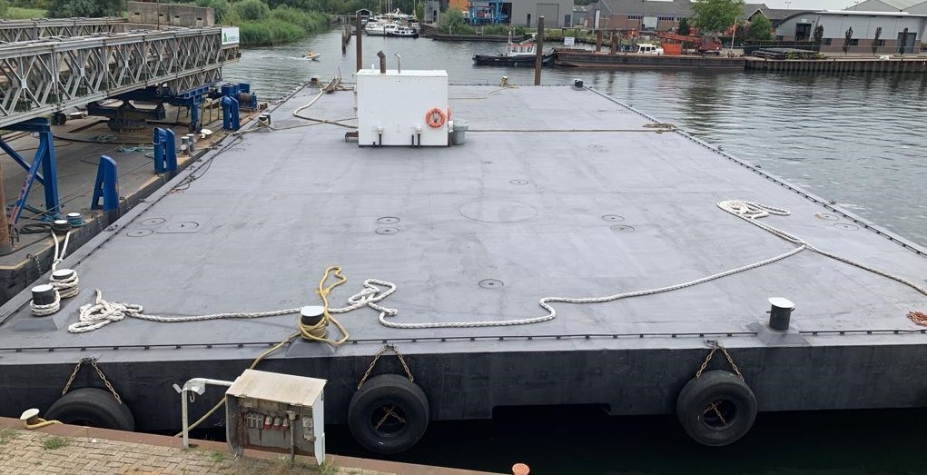 Pontoon 40 x 20 m for sale at low price