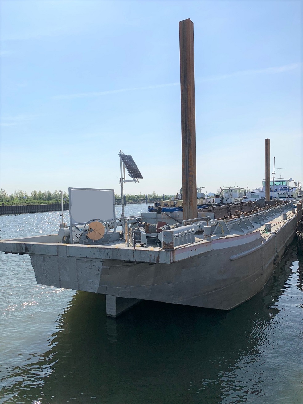 hopper barge with spudlegs and bottom doors for sale